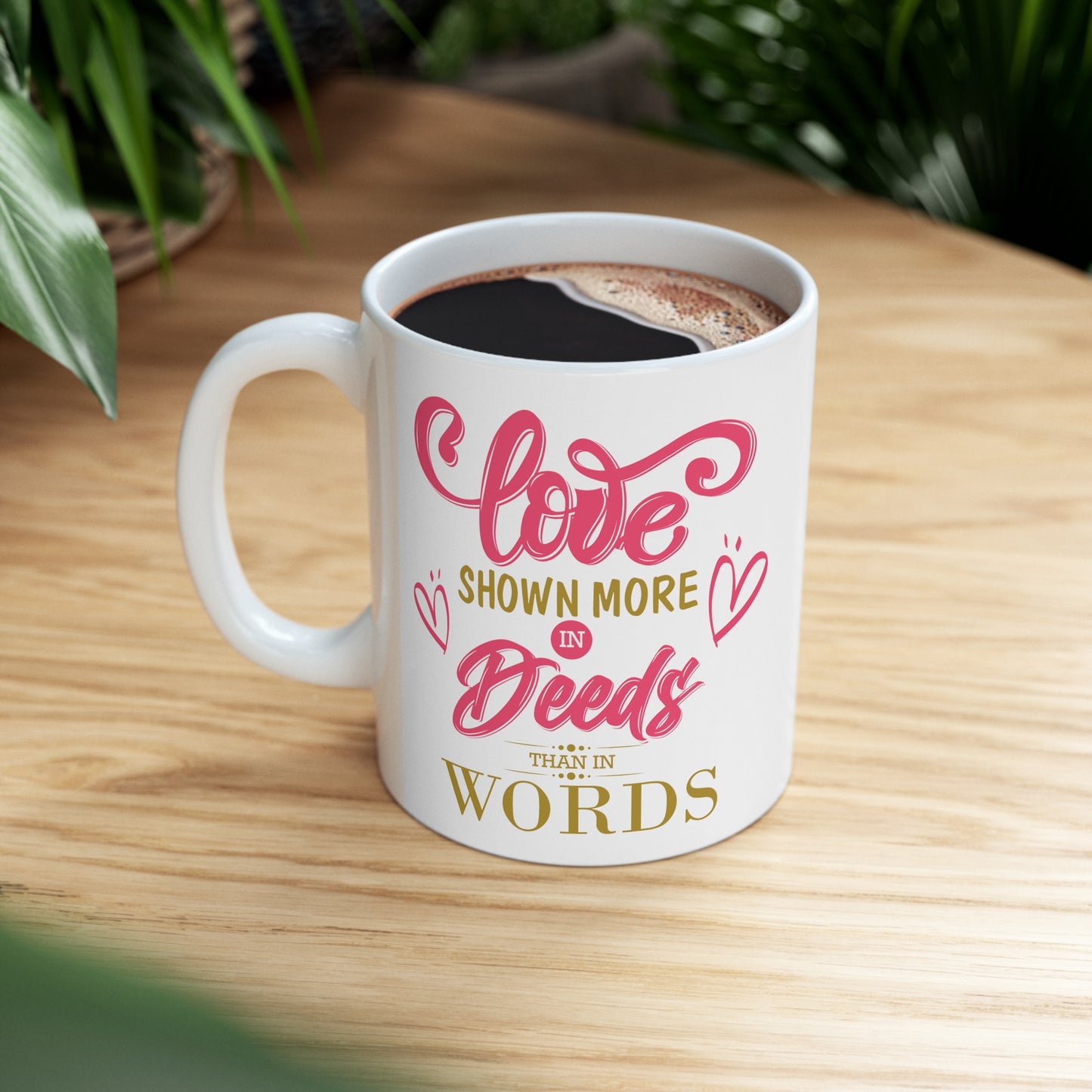 Taza de cerámica de 11 oz - El amor se muestra más en hechos que en palabras