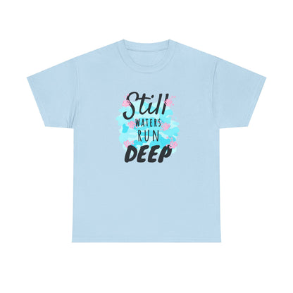 Camiseta unisex de algodón pesado - Still Waters Run Deep
