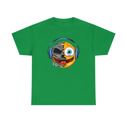 Camiseta unisex de algodón pesado - Expresión confusa con la cara escuchando música